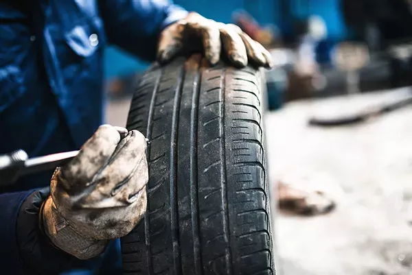 پنچرگیری و تعویض لاستیک در ملایر